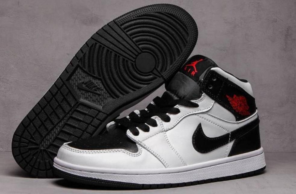 Les baskets Air Jordan 1 offrent un style iconique et une performance légendaire.
 leur design emblématique .pas cher. Le moins cher.