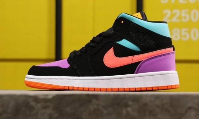 Les baskets Air Jordan 1 offrent un style iconique et une performance légendaire.
 leur design emblématique .pas cher. Le moins cher.