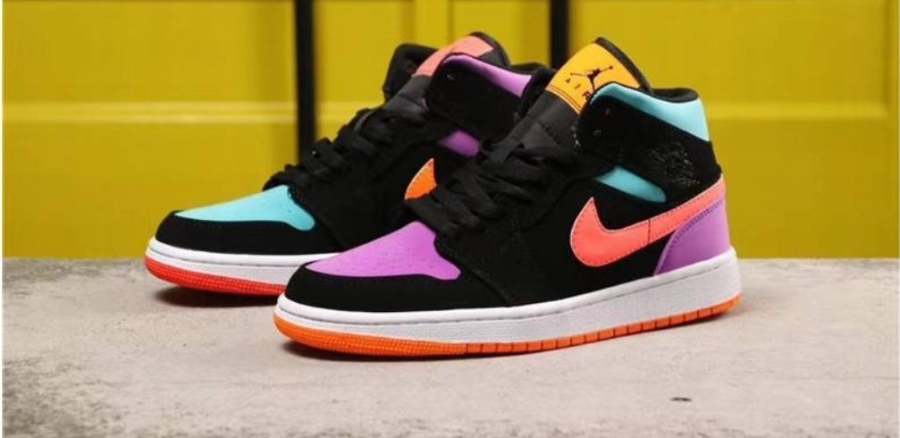 Les baskets Air Jordan 1 offrent un style iconique et une performance légendaire.
 leur design emblématique .pas cher. Le moins cher.