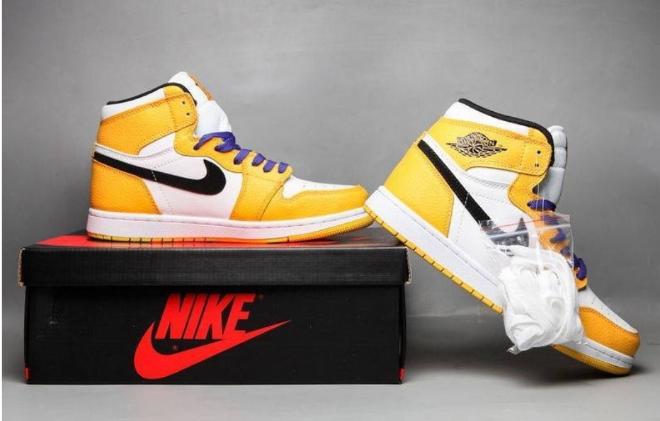 Air Jordan 1 Mid sneakers
SE Lakers (GS)
