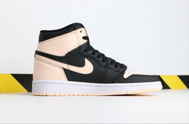 Les baskets Air Jordan 1 offrent un style iconique et une performance légendaire.
leur design emblématique .pas cher. Le moins cher.
