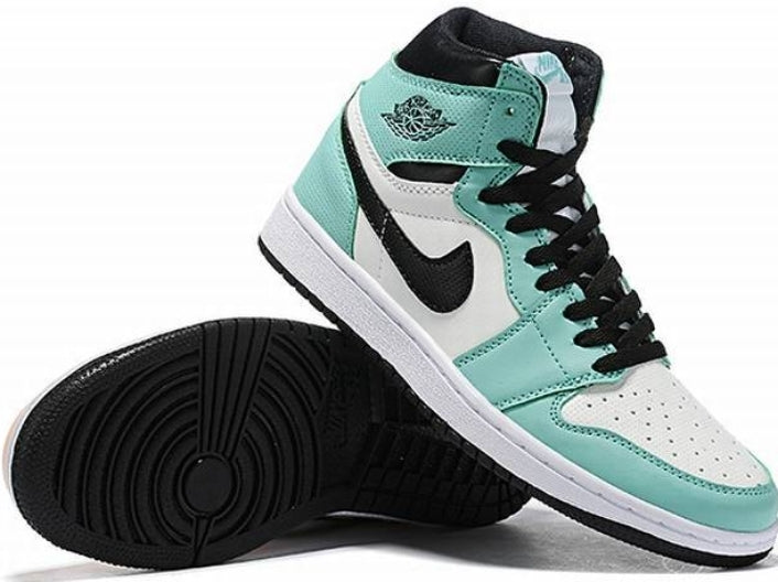 Les baskets Air Jordan 1 offrent un style iconique et une performance légendaire.
 leur design emblématique .pas cher. Le moins cher.