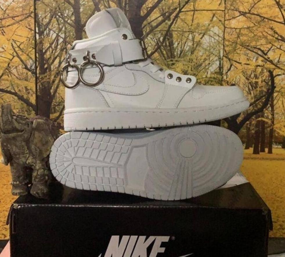 Les baskets Air Jordan 1 offrent un style iconique et une performance légendaire.
 leur design emblématique .pas cher. Le moins cher.