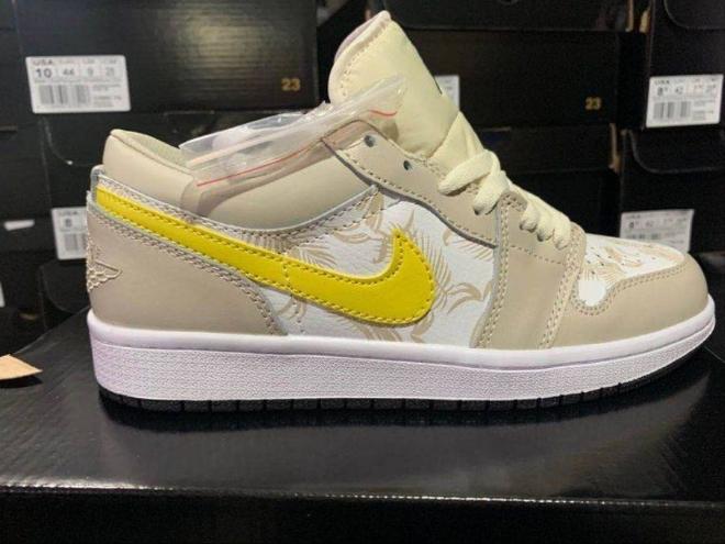 Les baskets Air Jordan 1 offrent un style iconique et une performance légendaire.
 leur design emblématique .pas cher. Le moins cher.