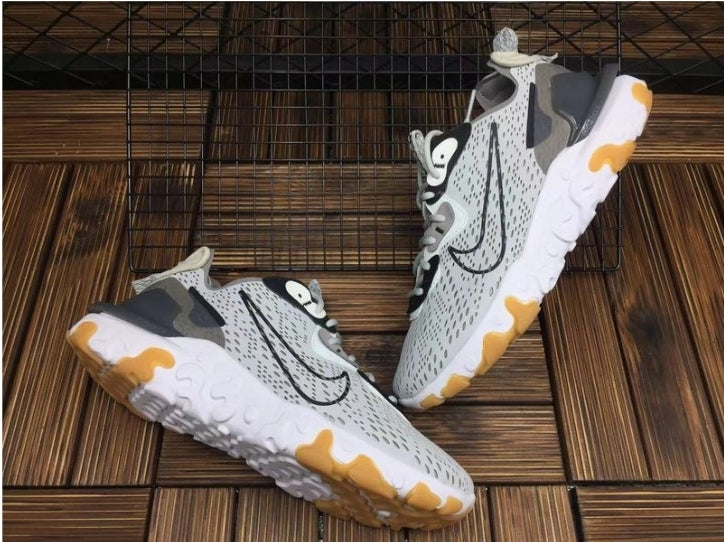 Les baskets Nike React offrent une combinaison exceptionnelle de style moderne et d'innovation technologique. Leur design élégant et les lignes épurées en font un choix incontournable.pas cher.le moins cher.
