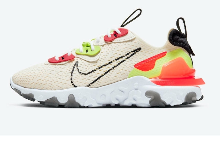 Les baskets Nike React offrent une combinaison exceptionnelle de style moderne et d'innovation technologique. Leur design élégant et les lignes épurées en font un choix incontournable.pas cher.le moins cher.