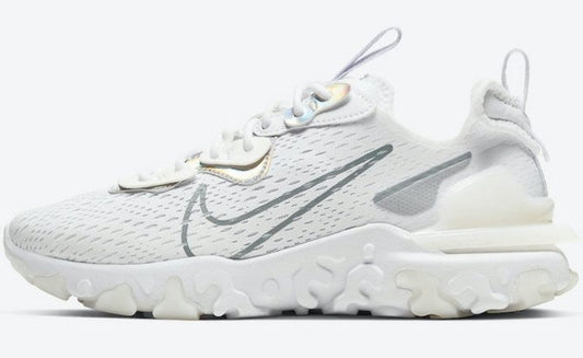 Les baskets Nike React offrent une combinaison exceptionnelle de style moderne et d'innovation technologique. Leur design élégant et les lignes épurées en font un choix incontournable.pas cher.le moins cher.