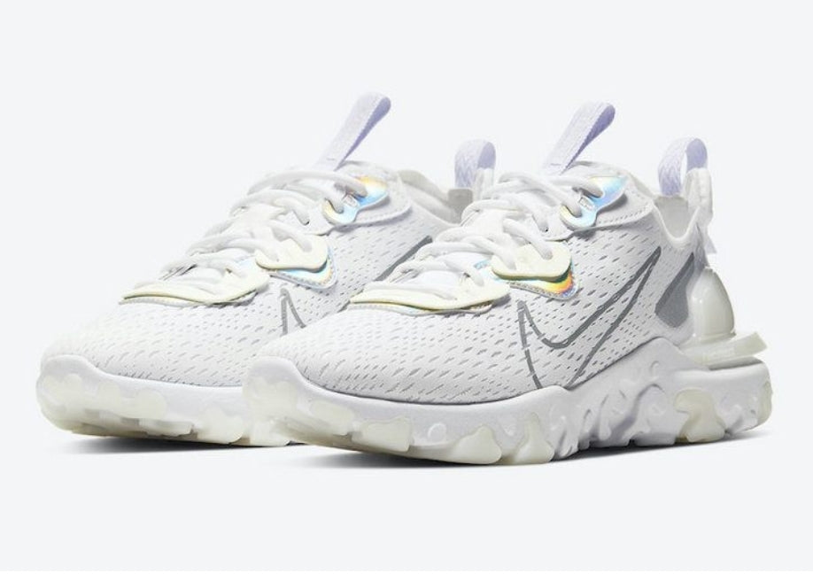 Les baskets Nike React offrent une combinaison exceptionnelle de style moderne et d'innovation technologique. Leur design élégant et les lignes épurées en font un choix incontournable.pas cher.le moins cher.
