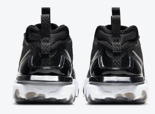 Les baskets Nike React offrent une combinaison exceptionnelle de style moderne et d'innovation technologique. Leur design élégant et les lignes épurées en font un choix incontournable.pas cher.le moins cher.