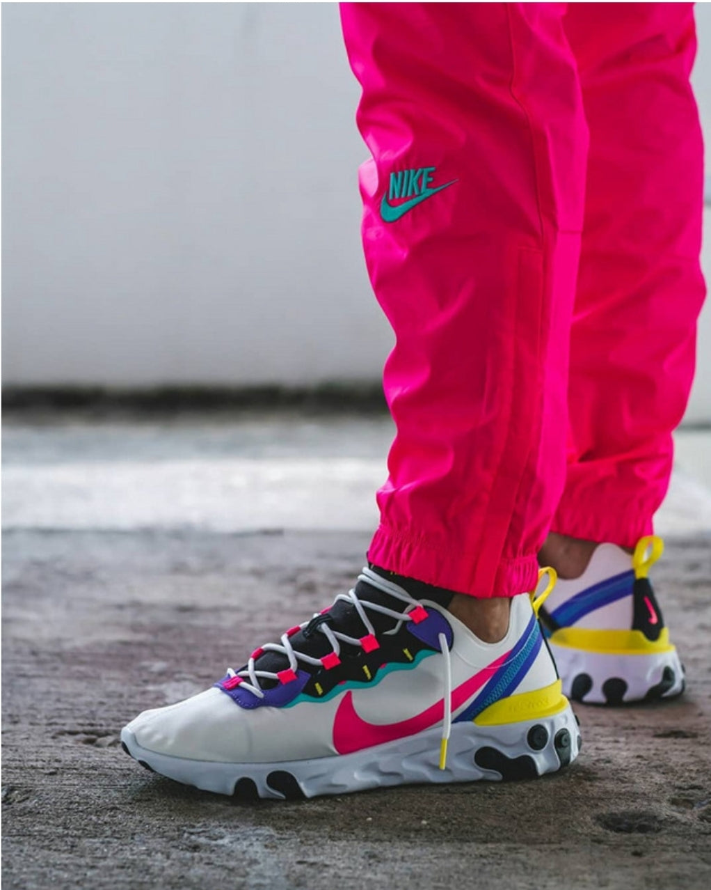 Les baskets Nike React offrent exceptionnelle de style moderne et d'innovation . design élégant et choix incontournable.pas cher.le moins cher.