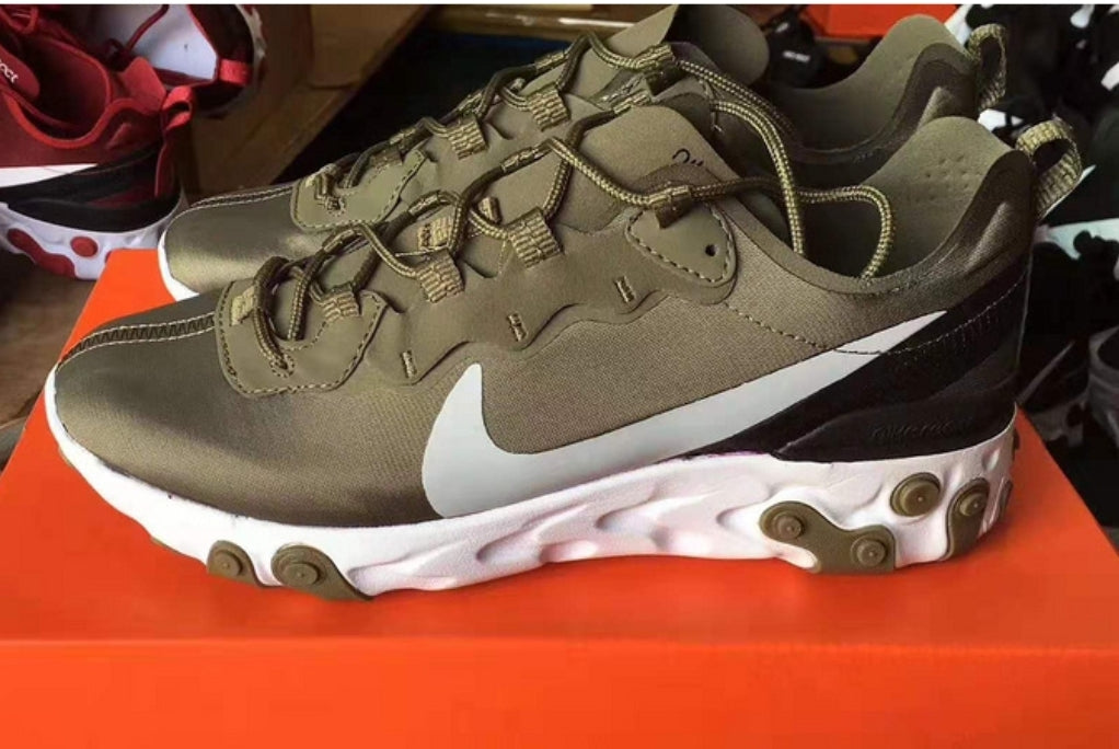 Les baskets Nike React offrent exceptionnelle de style moderne et d'innovation .  design élégant et  choix incontournable.pas cher.le moins cher.