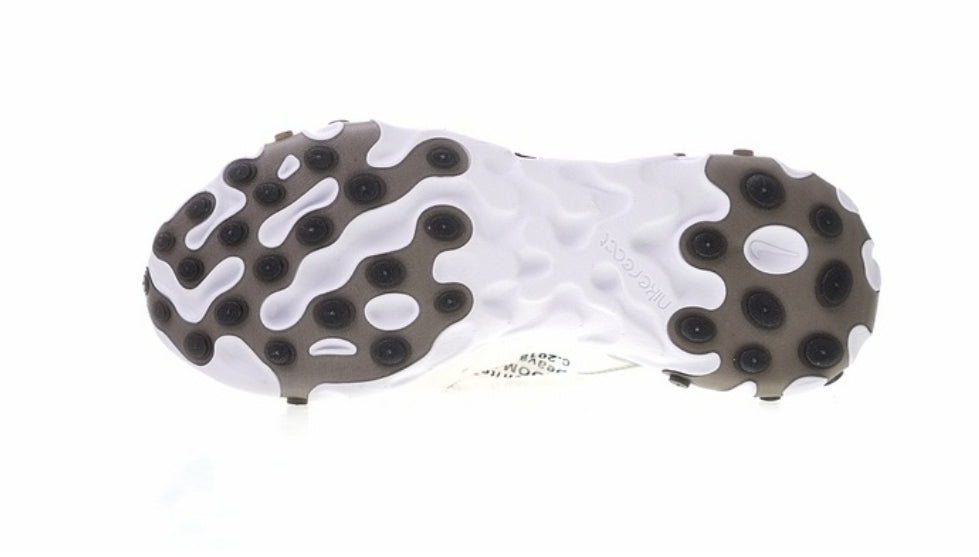 Les baskets Nike React offrent exceptionnelle de style moderne et d'innovation . design élégant et choix incontournable.pas cher.le moins cher.