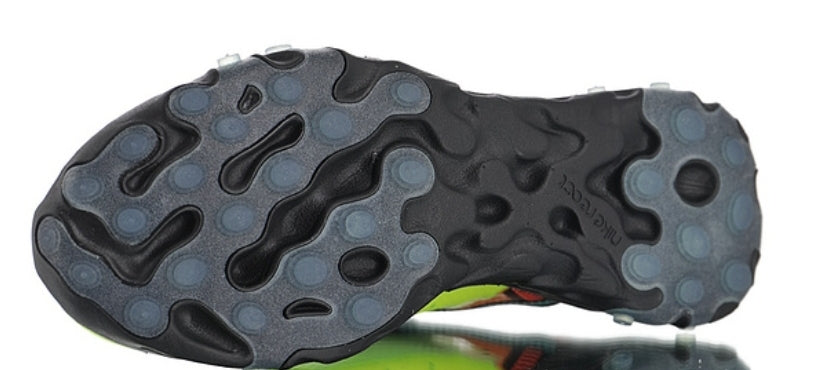 Les baskets Nike React offrent une combinaison exceptionnelle de style moderne et d'innovation technologique. Leur design élégant et les lignes épurées en font un choix incontournable.pas cher.le moins cher.