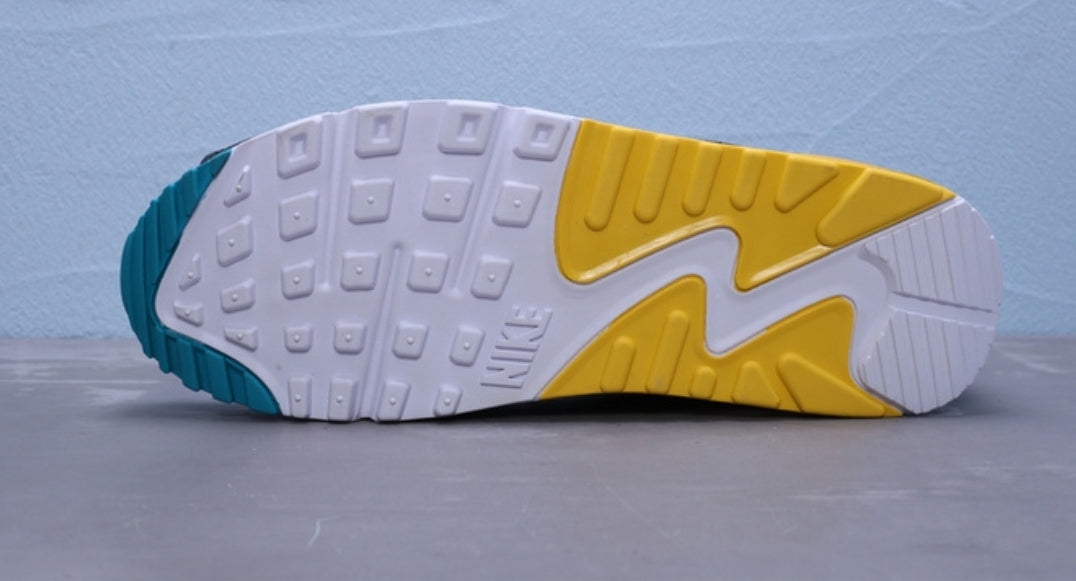 Les baskets Nike Air Max 90 sont synonymes de style emblématique et de confort absolu.  design. Pas cher.moin cher. Retro