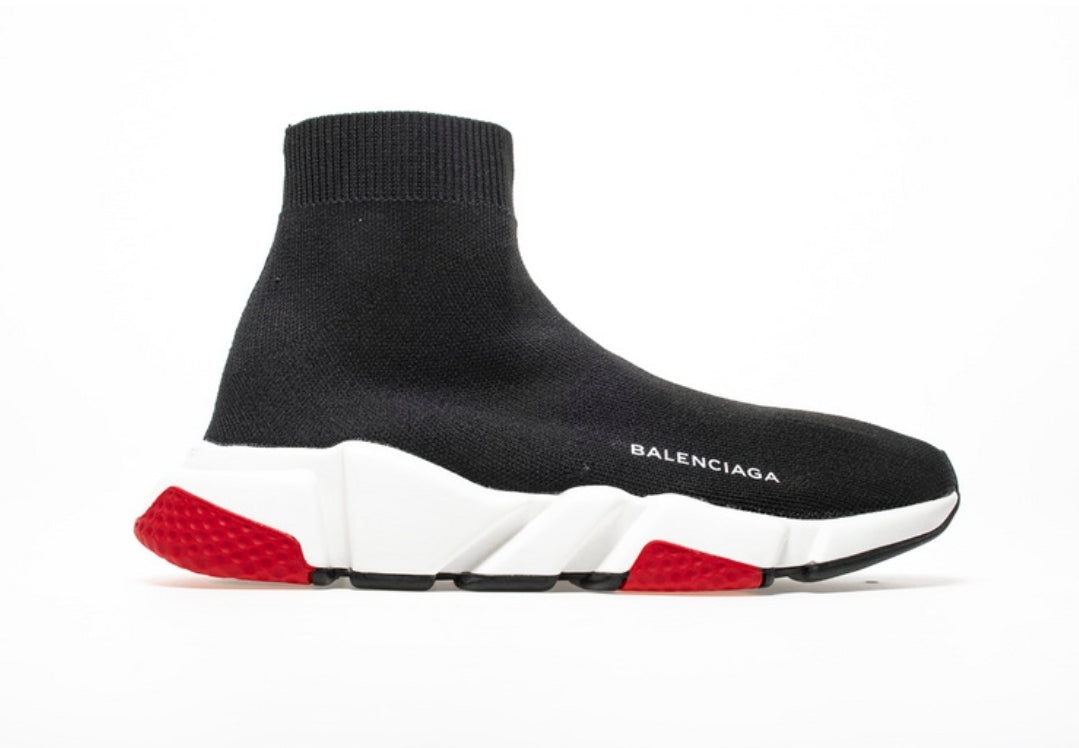 Les baskets Balenciaga Stretch-Knit Mid Sneakers se distinguent par leur style emblématique et leur performance exceptionnelle.