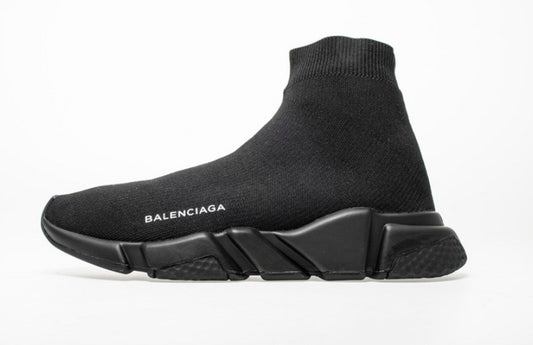 Les baskets Balenciaga Stretch-Knit Mid Sneakers se distinguent par leur style emblématique et leur performance exceptionnelle.
