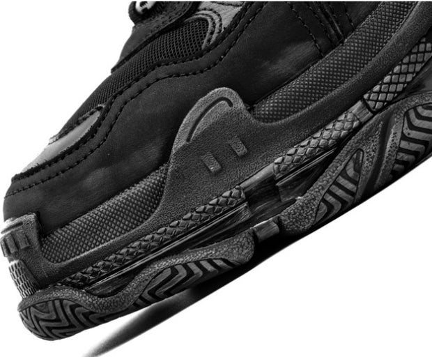 Les baskets Balenciaga Triple S incarnent un style emblématique et incontournable un luxe contemporain.
leur design novateur. Le moins cher.