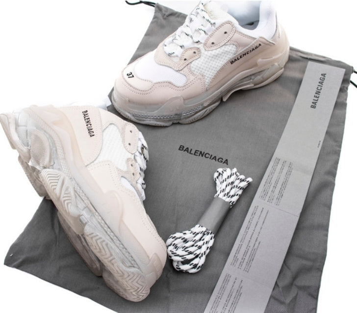 Les baskets Balenciaga Triple S incarnent un style emblématique et incontournable un luxe contemporain.
leur design novateur. Le moins cher.