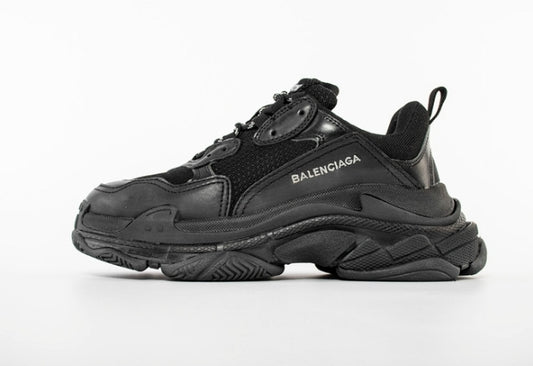 Les baskets Balenciaga Triple S incarnent un style emblématique et incontournable un luxe contemporain.
 leur design novateur. Le moins cher.