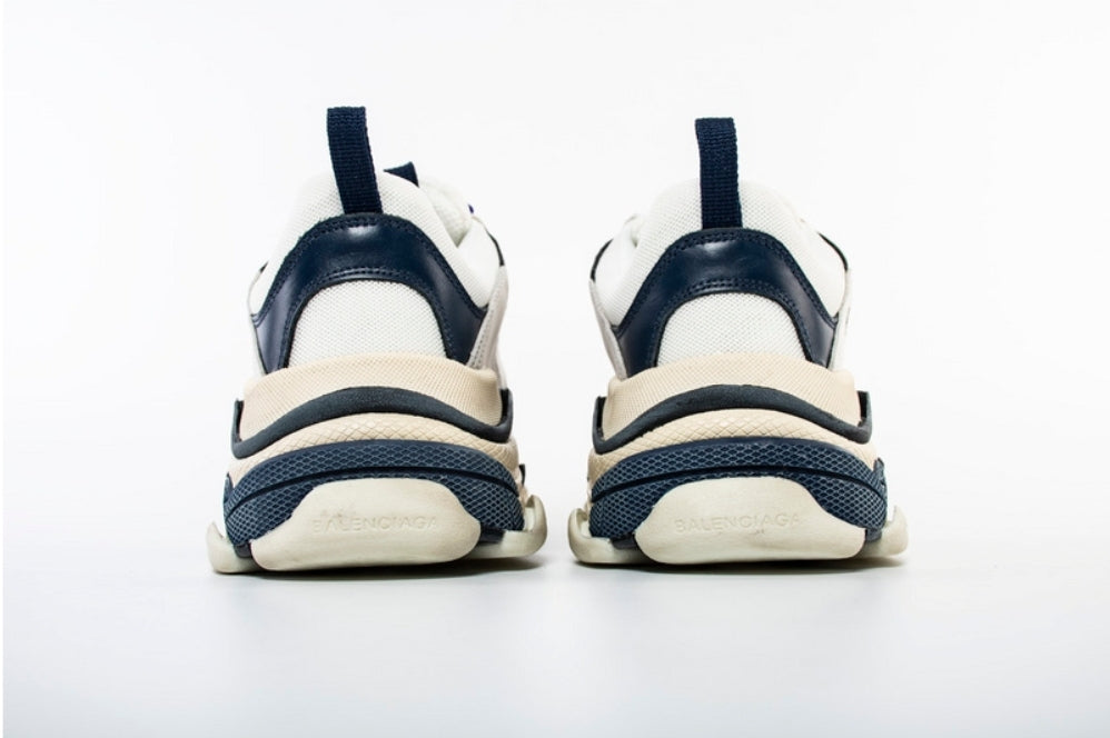 Les baskets Balenciaga Triple S incarnent un style emblématique et incontournable un luxe contemporain.
leur design novateur. Le moins cher.