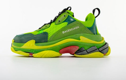 Les baskets Balenciaga Triple S incarnent un style emblématique et incontournable un luxe contemporain.
 leur design novateur. Le moins cher.