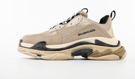 Les baskets Balenciaga Triple S incarnent un style emblématique et incontournable un luxe contemporain.
 leur design novateur. Le moins cher.