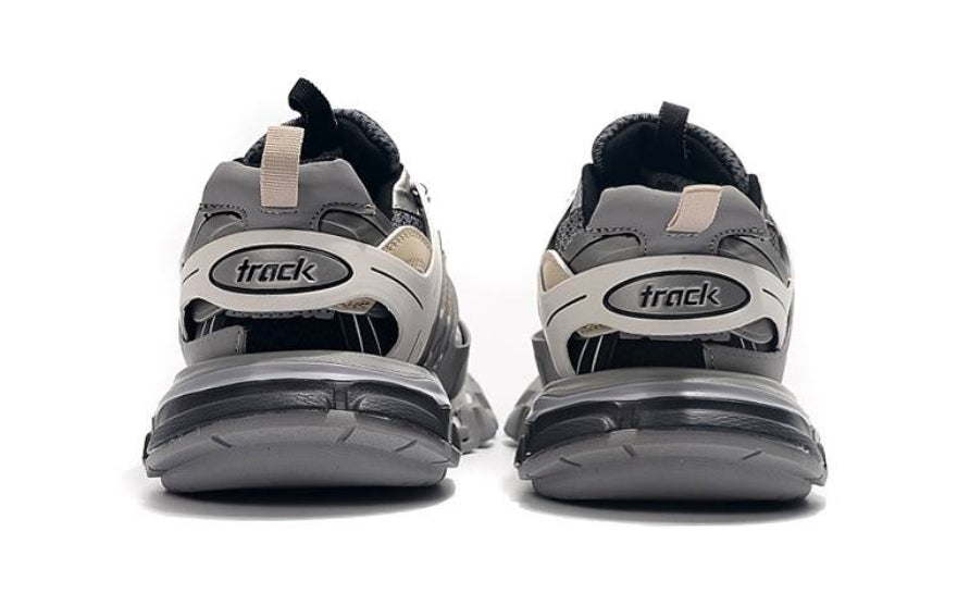 Les baskets Balenciaga Track incarnent un style emblématique et un luxe contemporain.
leur design novateur. Pas cher. Le moins cher.