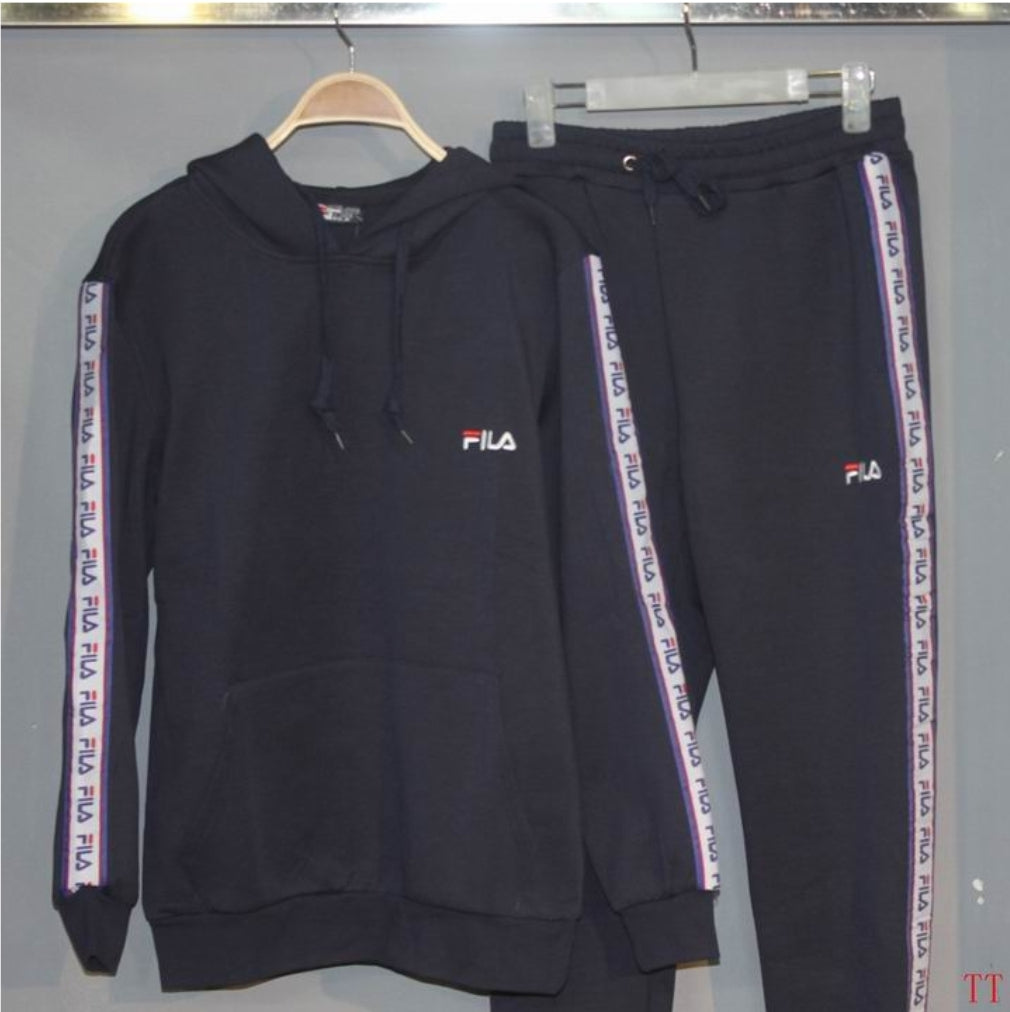 Les ensembles survêtement FILA combinent performance et style. Leur design sportif et leur qualité fiable.pas cher.le moins cher.