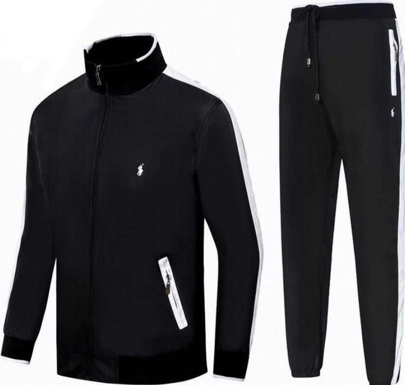 Les ensembles survêtement Ralph Lauren allient performance et style avec élégance. Leur design sophistiqué.pas cher. Le moins cher.