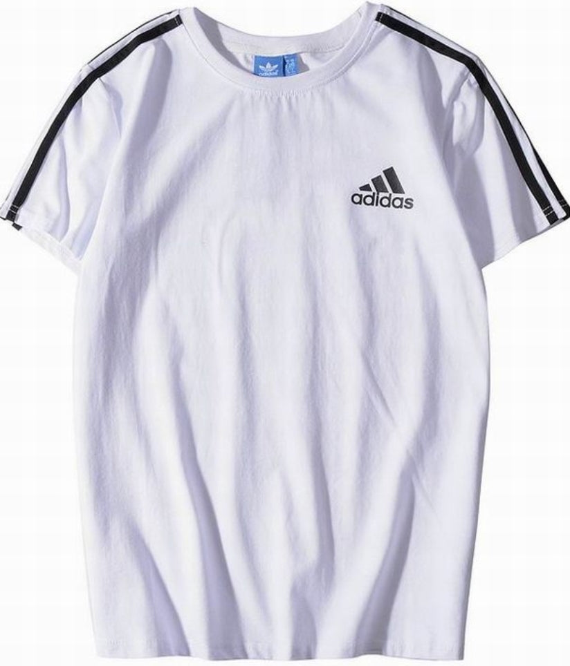 Le t-shirt Adidas incarne un style sportif moderne et une grande polyvalence.
Avec son design épuré et sa qualité irréprochable, il est parfait pour ceux qui recherchent un équilibre entre performance et mode. Fabriqué avec des matériaux de haute qualité, ce t-shirt offre confort et durabilité au quotidien.