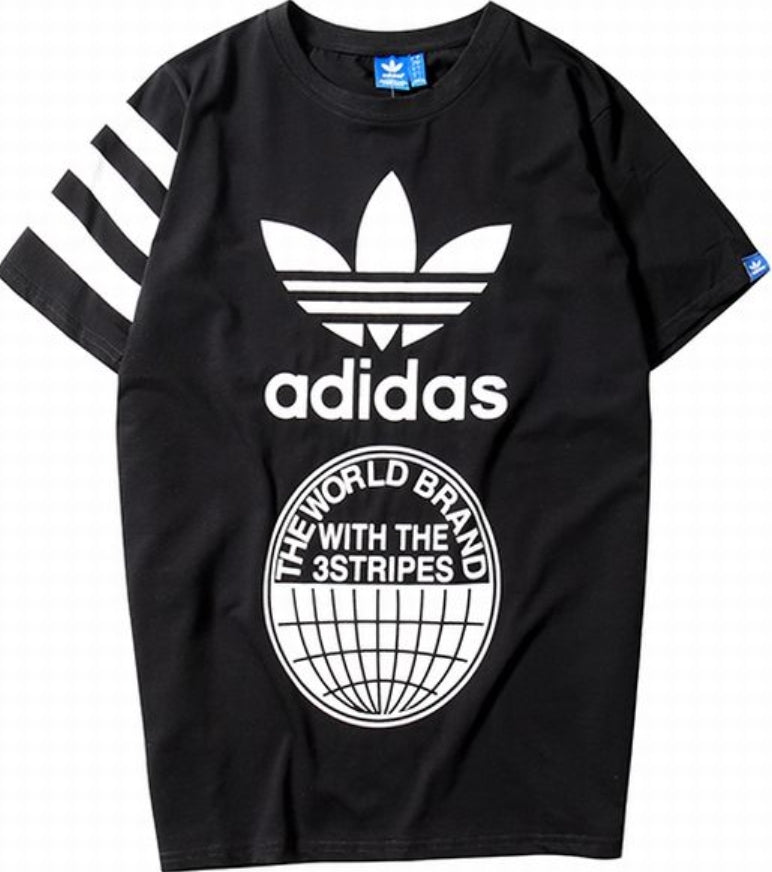 Le t-shirt Adidas incarne un style sportif moderne et une grande polyvalence.
Avec son design épuré et sa qualité irréprochable, il est parfait pour ceux qui recherchent un équilibre entre performance et mode. Fabriqué avec des matériaux de haute qualité, ce t-shirt offre confort et durabilité au quotidien.