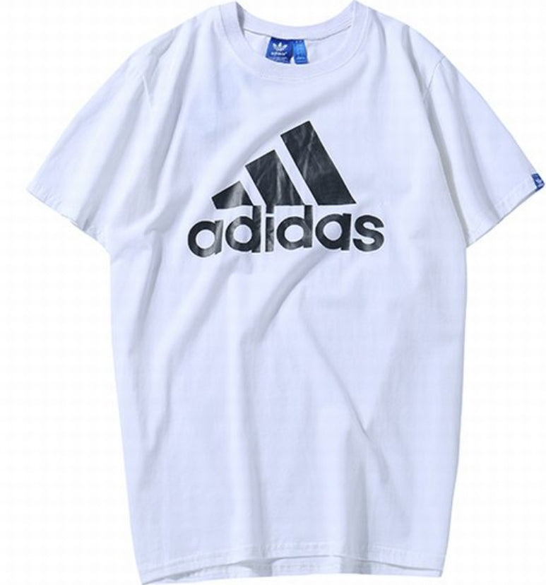 Le t-shirt Adidas incarne un style sportif moderne et une grande polyvalence.
Avec son design épuré et sa qualité irréprochable, il est parfait pour ceux qui recherchent un équilibre entre performance et mode. Fabriqué avec des matériaux de haute qualité, ce t-shirt offre confort et durabilité au quotidien.