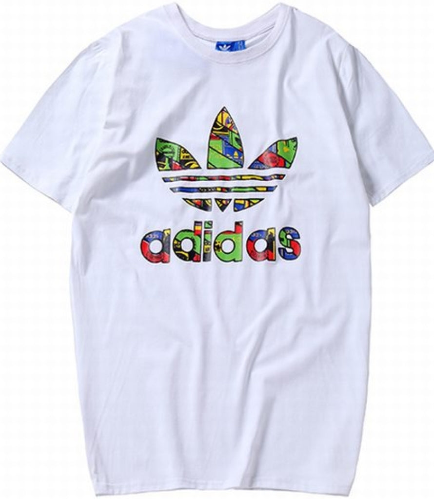 Le t-shirt Adidas incarne un style sportif moderne et une grande polyvalence.