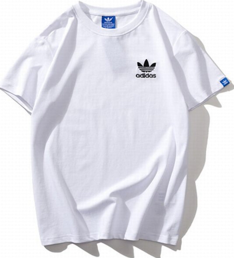 Le t-shirt Adidas incarne un style sportif moderne et une grande polyvalence. Avec son design épuré et sa qualité irréprochable, il est parfait pour ceux qui recherchent un équilibre entre performance et mode.