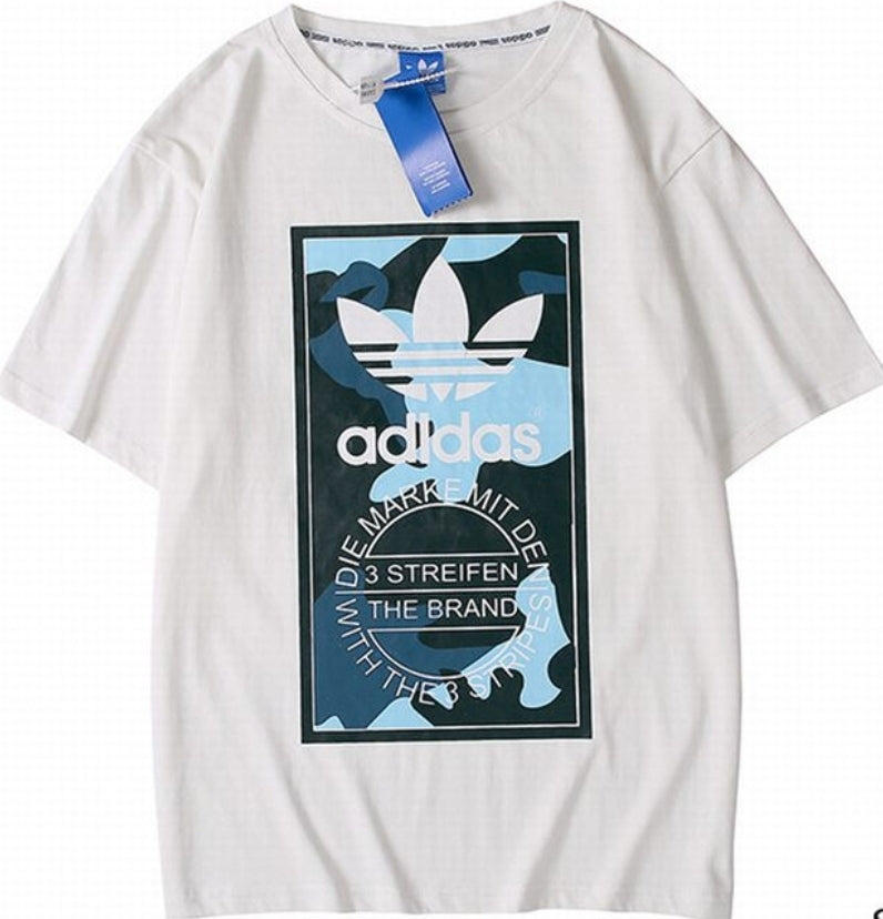 Le t-shirt Adidas incarne un style sportif moderne et une grande polyvalence. Avec son design épuré et sa qualité irréprochable, il est parfait pour ceux qui recherchent un équilibre entre performance et mode.