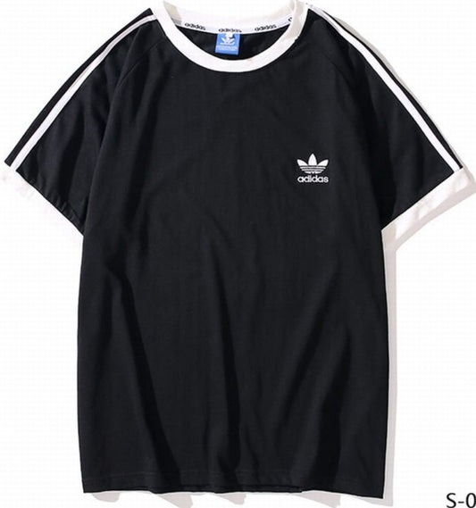 Le t-shirt Adidas incarne un style sportif moderne et une grande polyvalence. Avec son design épuré et sa qualité irréprochable, il est parfait pour ceux qui recherchent un équilibre entre performance et mode.