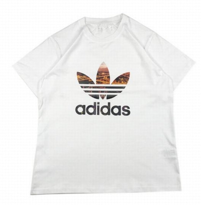 Le t-shirt Adidas incarne un style sportif moderne et une grande polyvalence. Avec son design épuré et sa qualité irréprochable, il est parfait pour ceux qui recherchent un équilibre entre performance et mode.