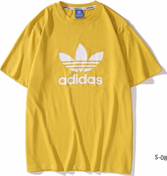 Le t-shirt Adidas incarne un style sportif moderne et une grande polyvalence. Avec son design épuré et sa qualité irréprochable, il est parfait pour ceux qui recherchent un équilibre entre performance et mode.