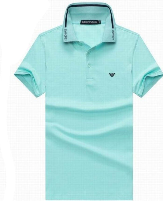 Les polos Armani pour homme reflètent l’élégance raffinée et le savoir-faire emblématique de la maison italienne. Au meilleur prix