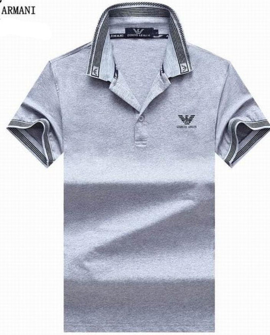Les polos Armani pour homme reflètent l’élégance raffinée et le savoir-faire emblématique de la maison italienne. Au meilleur prix