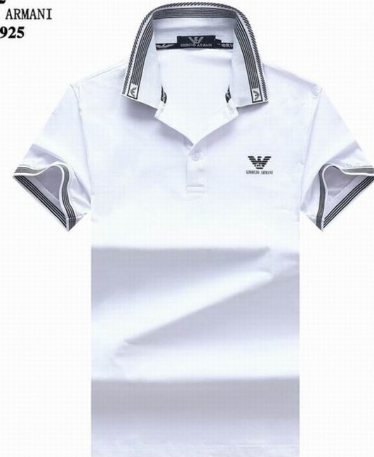 Les polos Armani pour homme reflètent l’élégance raffinée et le savoir-faire emblématique de la maison italienne. Au meilleur prix