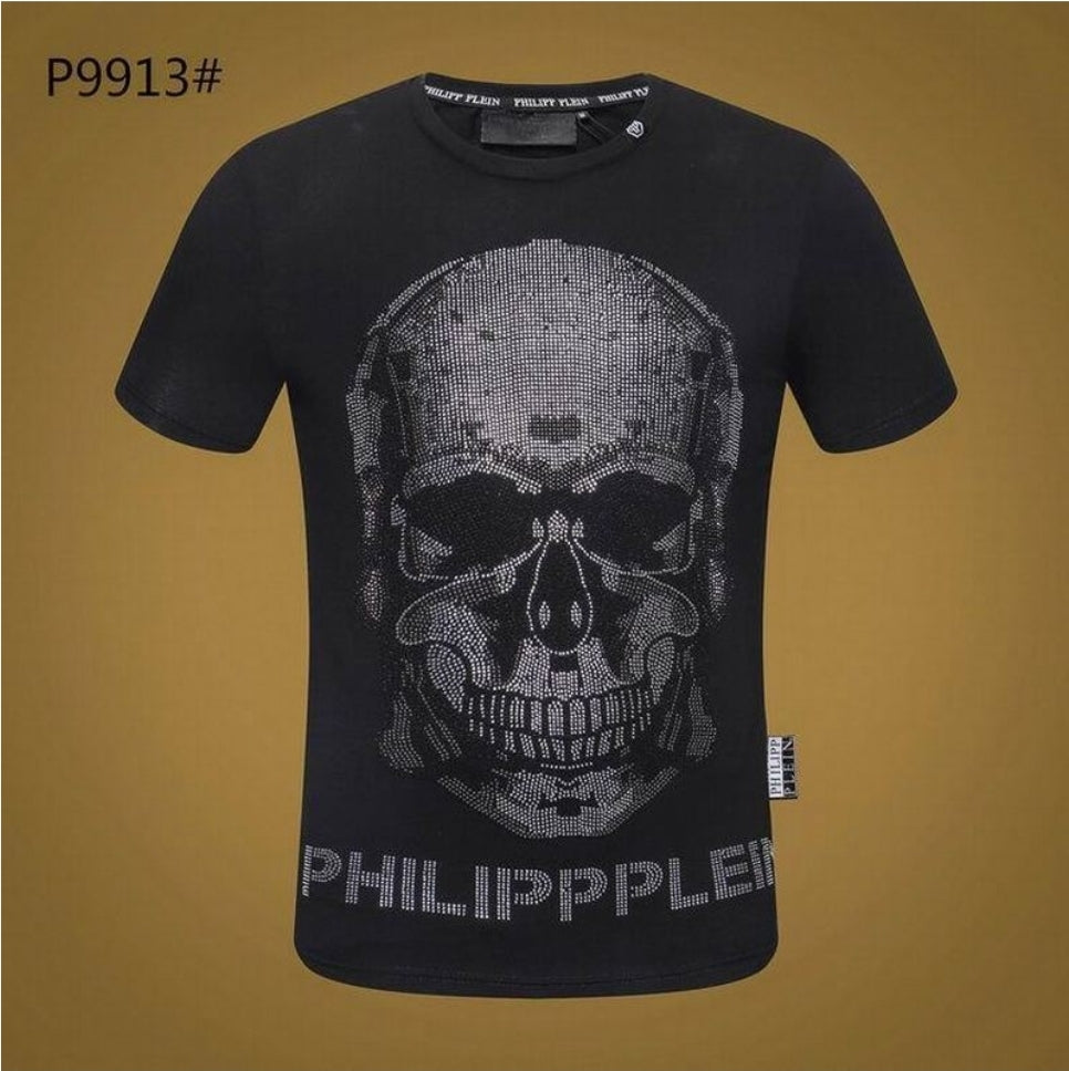 Le t-shirt Philipp Plein reflète une fusion audacieuse entre extravagance et sophistication moderne.