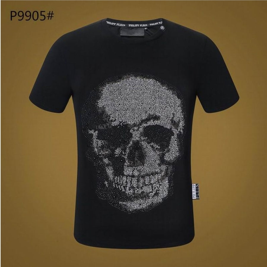 Le t-shirt Philipp Plein reflète une fusion audacieuse entre extravagance et sophistication moderne.
