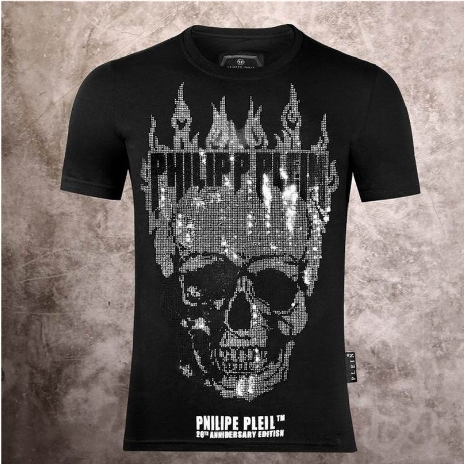 Le t-shirt Philipp Plein homme reflète une fusion audacieuse entre extravagance et sophistication moderne. Au meilleur prix