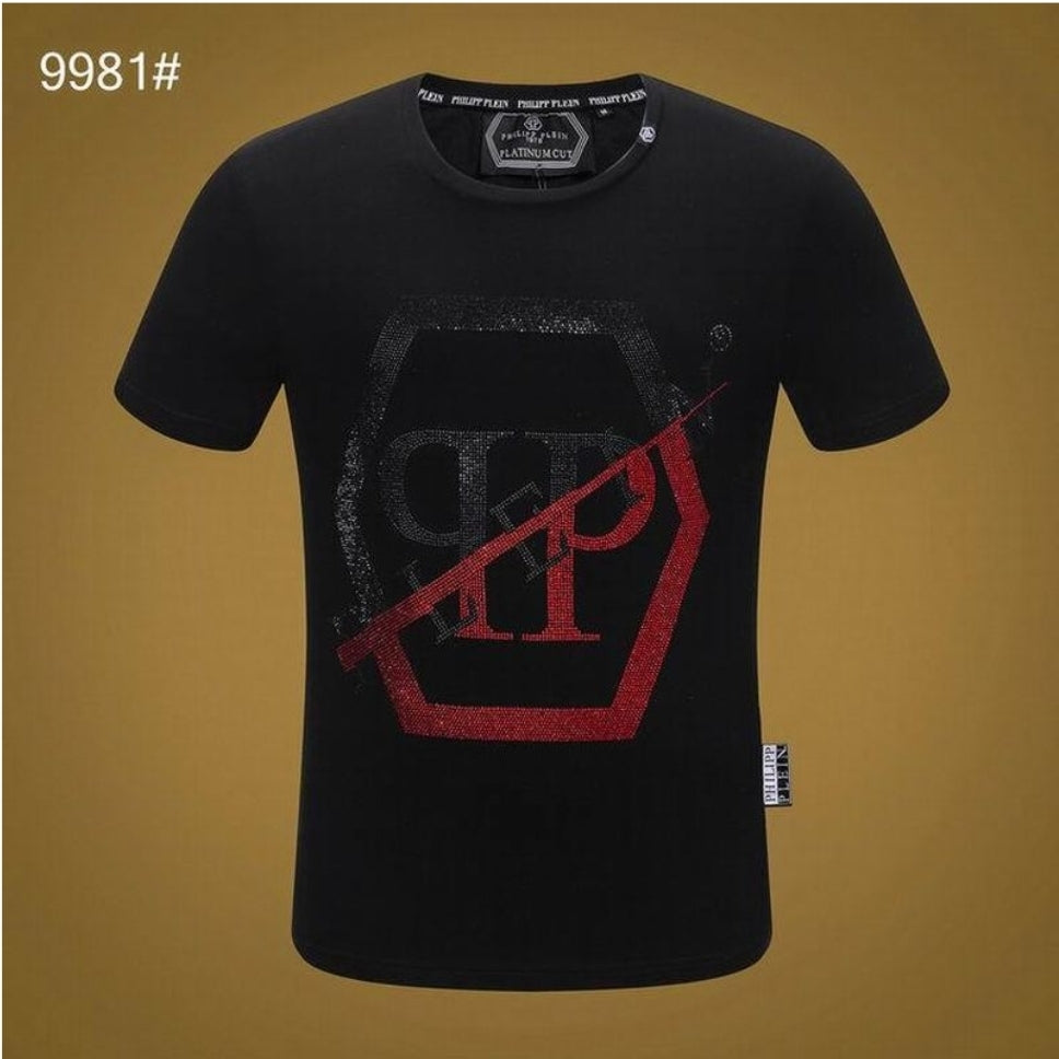 Le t-shirt Philipp Plein homme reflète une fusion audacieuse entre extravagance et sophistication moderne. Au meilleur prix