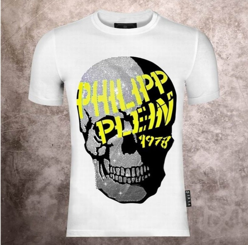 Le t-shirt Philipp Plein homme reflète une fusion audacieuse entre extravagance et sophistication moderne. Au meilleur prix