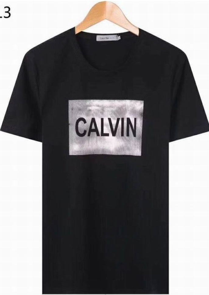 Les t-shirts Calvin Klein pour homme allient simplicité et élégance. Design ergonomique iconique. Au meilleur prix, le moin cher.