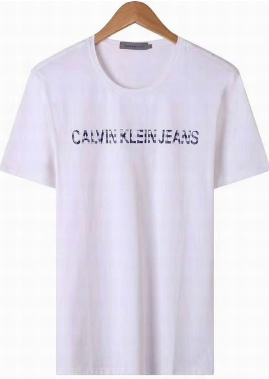 Les t-shirts Calvin Klein pour homme allient simplicité et élégance. Design ergonomique iconique. Au meilleur prix, le moin cher.
