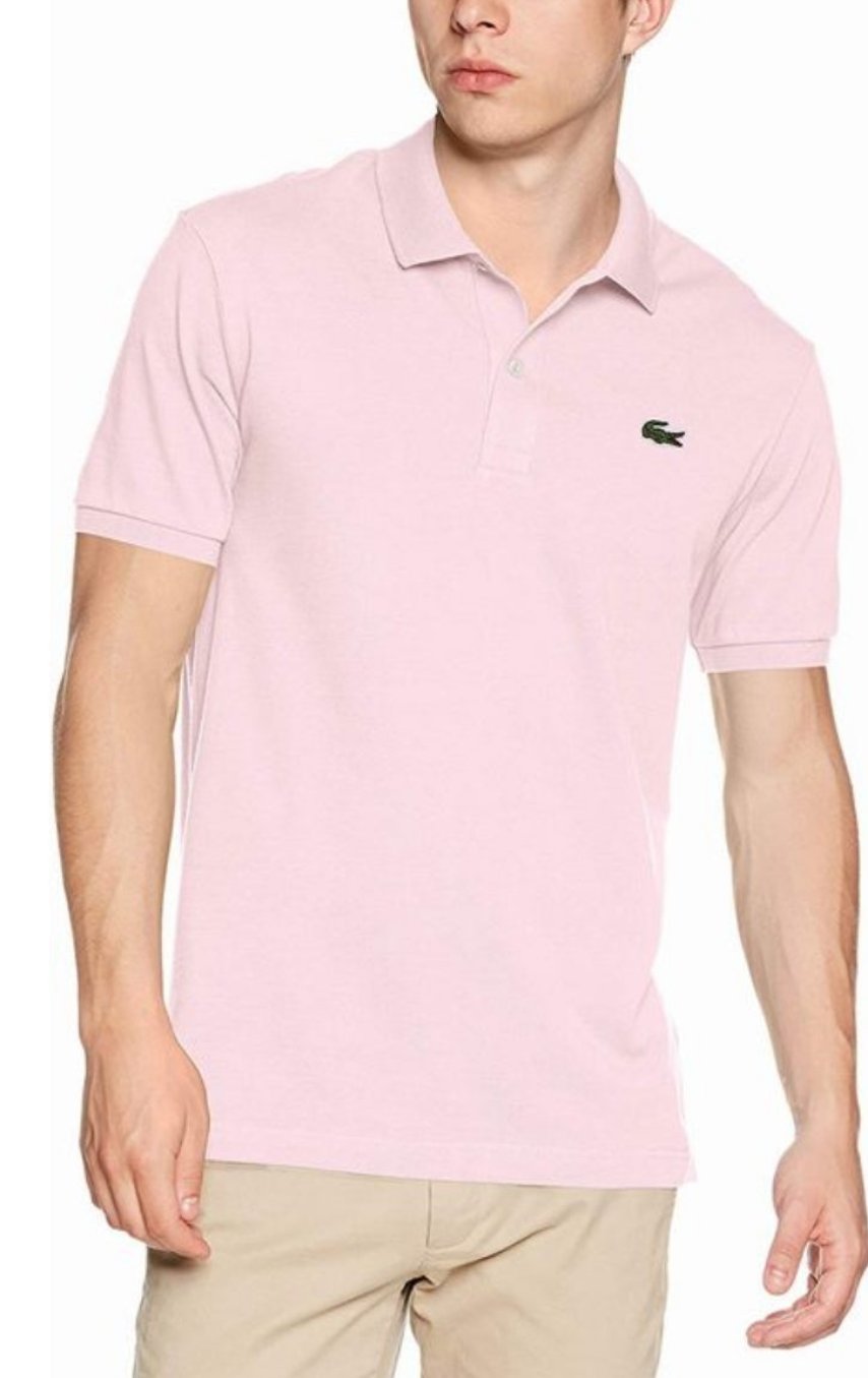 Les polos Lacoste pour homme sont le symbole parfait de l'élégance décontractée, alliant style et confort depuis des générations. Au meilleur prix.