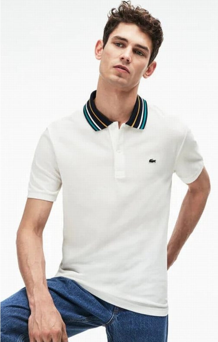 Les polos Lacoste pour homme sont le symbole parfait de l'élégance décontractée, alliant style et confort depuis des générations. Au meilleur prix.